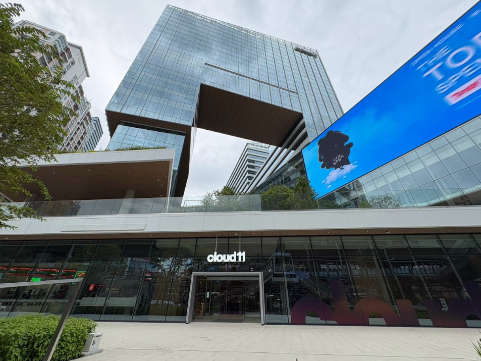 True Digital Park and Cloud 11 in Punnawithi