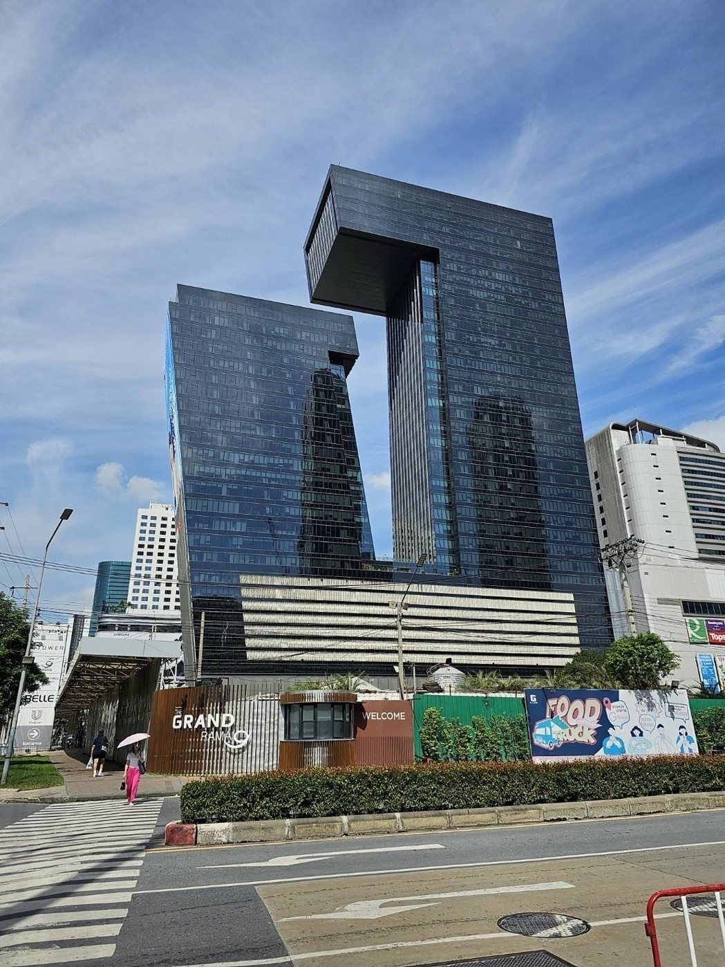 Rama 9, Bangkok: Food, clothing, housing, transportation, education, and entertainment—a perfect 15-minute lifestyle hub. Head there right now!