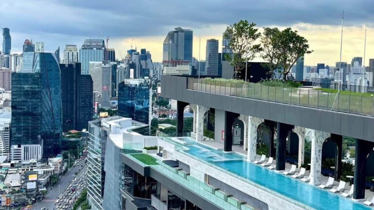 Life Rama 4 – Asoke｜高樓泳池與城市景觀